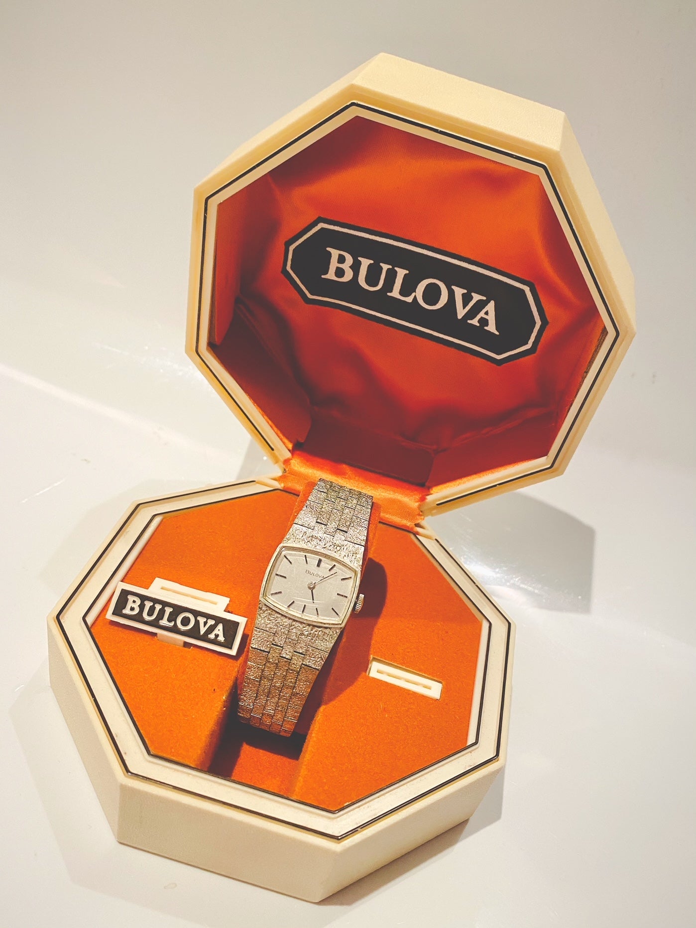 FROM 1970S NEW YORK SCENE: THE BULOVA DRESS WATCH - STYLE - CHNGR