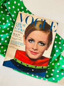 1967 Vogue Twiggy Cover Full Magazine style - CHNGR