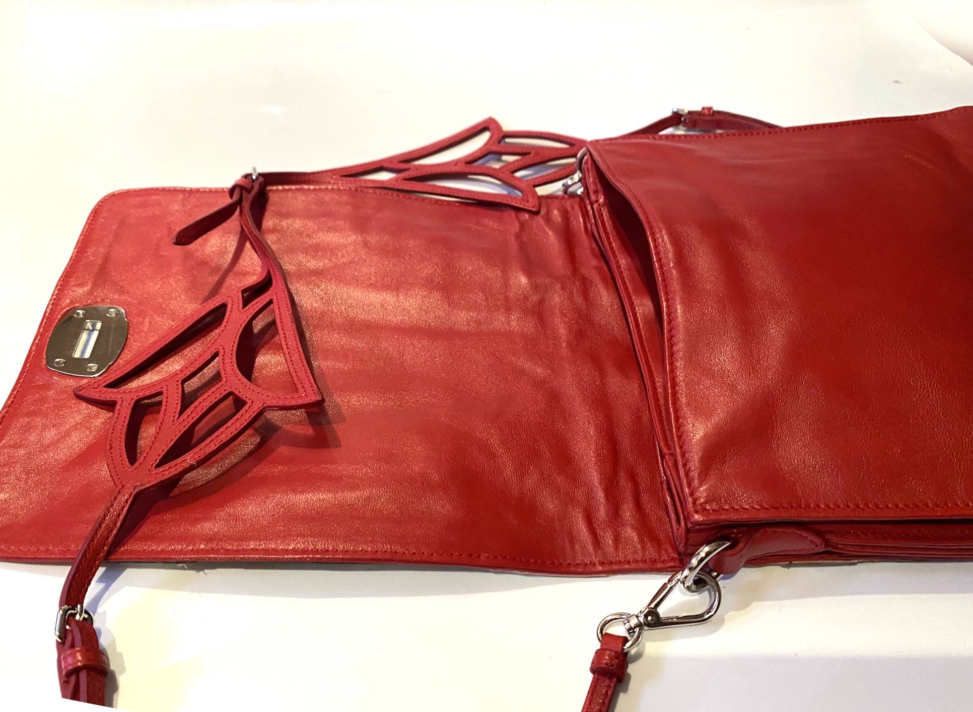 2000s miu miu red flower cut out leather shoulder crossobody bag - STYLE-CHNGR